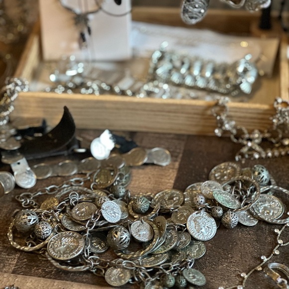 “Classy Lady” - Elegant Silver and Black Jewelry Set - Picture 16 of 16